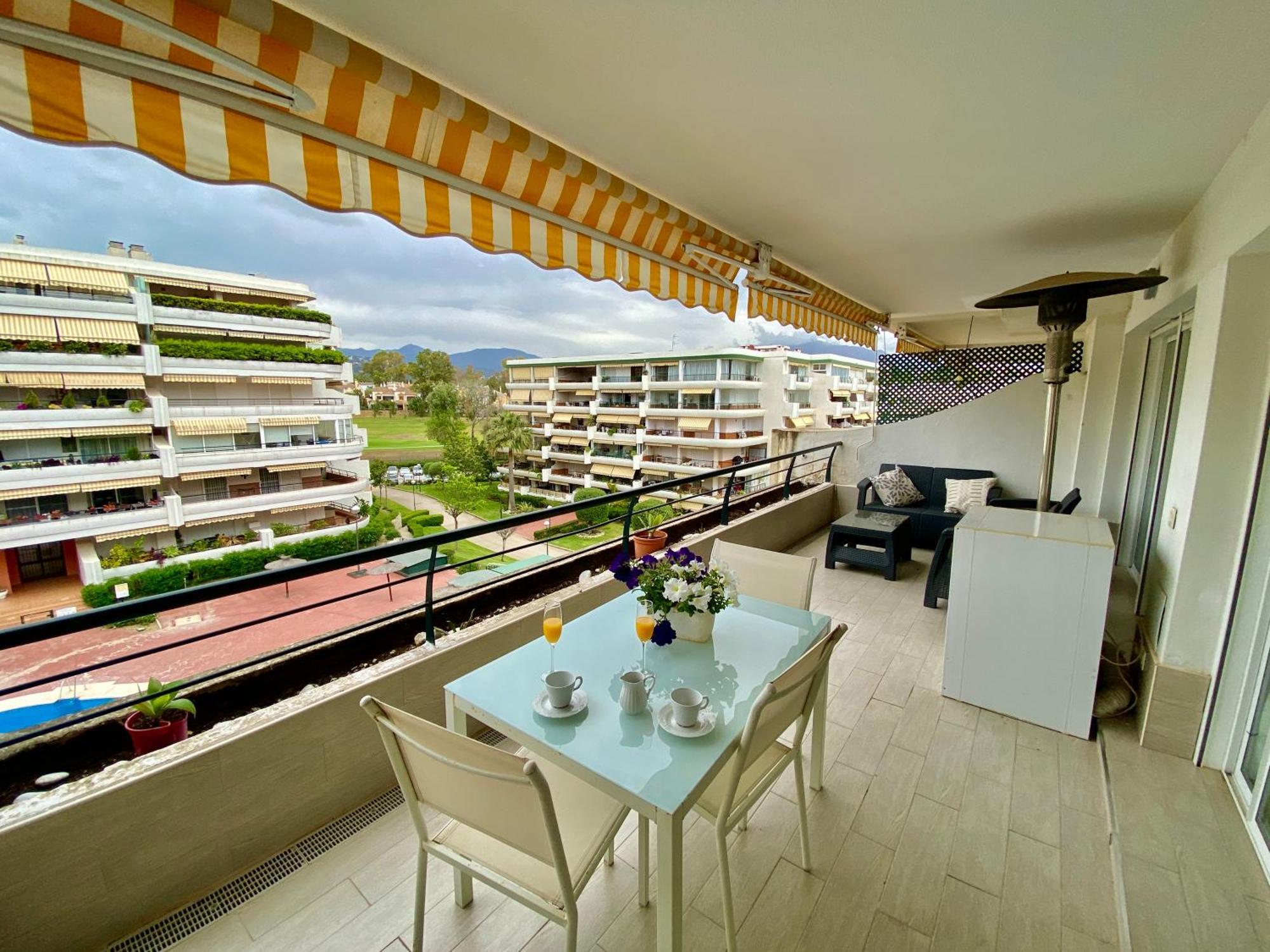Con Vistas Y Terraza En Guadalmina Mad Apartamento Marbella